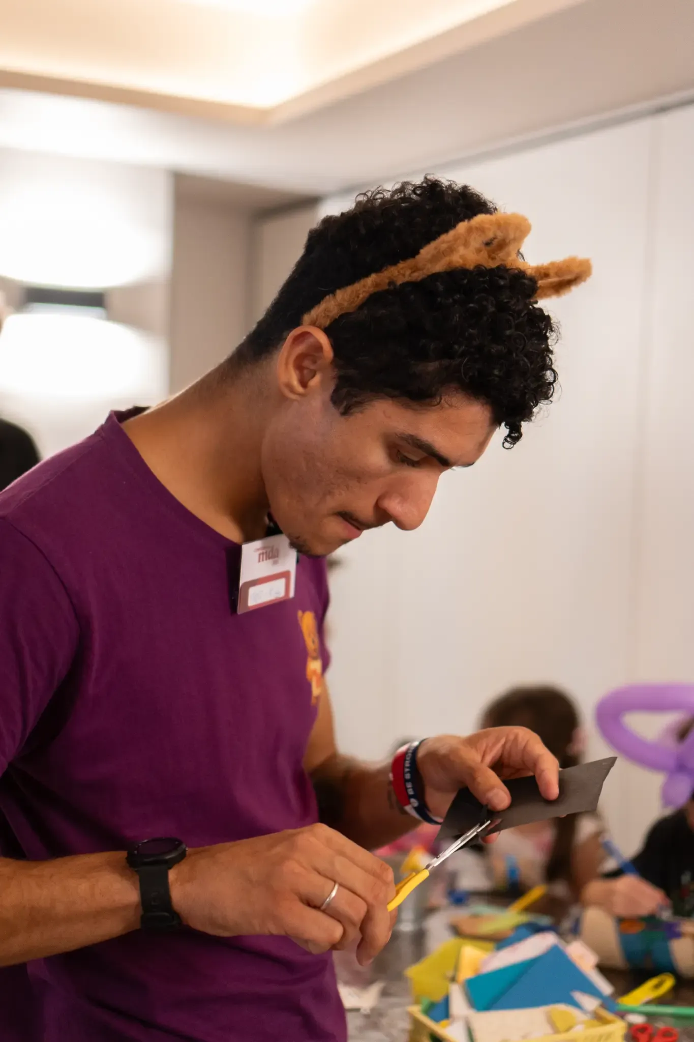 Ted a preparar uma atividade criativa antes da festa